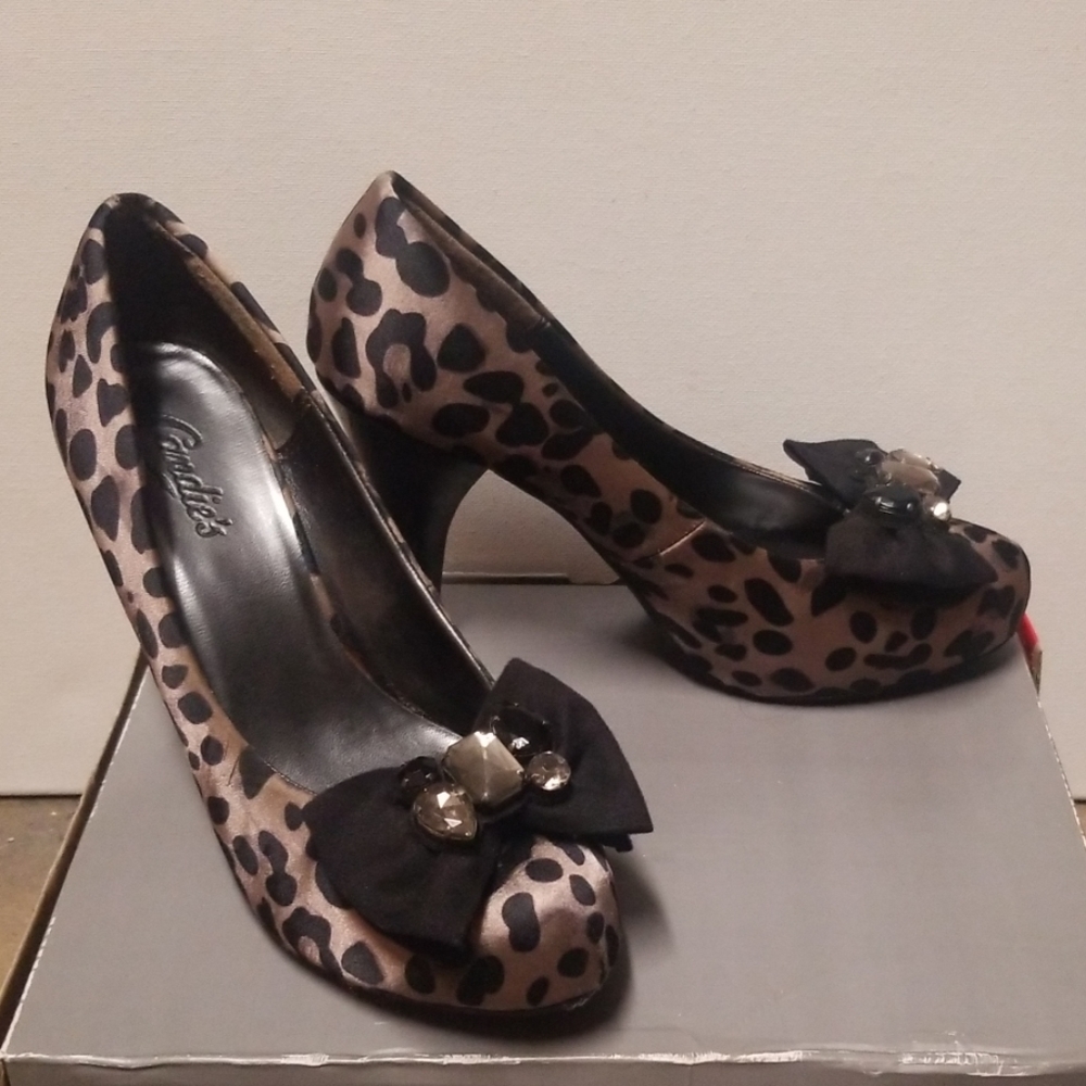 High heals - Picture 2 of 2